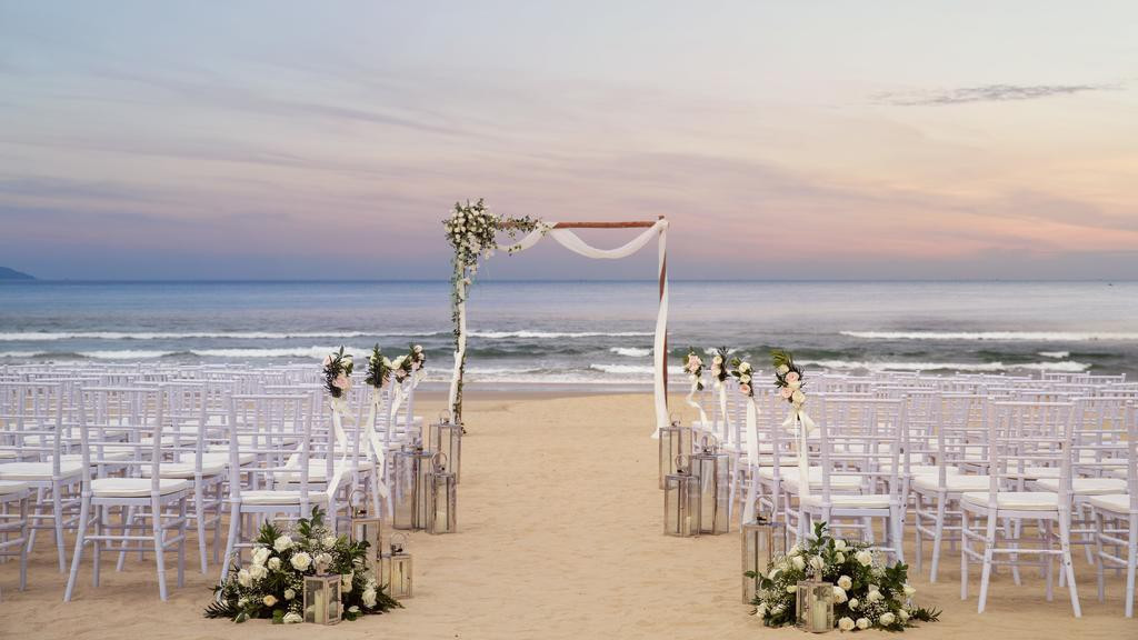 Khu vực tổ chức tiệc cưới ngoài trời tại khách sạn Sheraton Grand Danang. Ảnh: Booking.