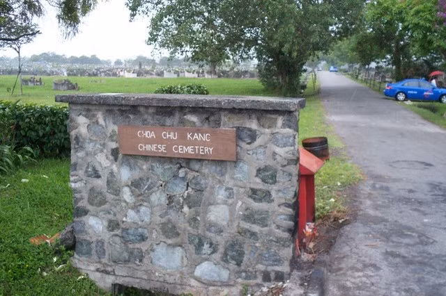 Khai quật mộ của bà quá cố, cháu kinh hãi phát hiện sự thật sốc Khai quat mo cua ba qua co, chau kinh hai phat hien su that soc