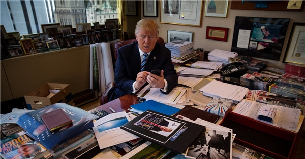 Một số tờ báo cũng khẳng định Donald Trump không biết sử dụng máy tính.