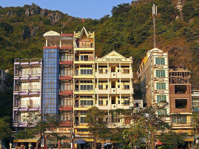 Những ngôi nhà cao "siêu mỏng" ở đảo Cát Bà, Hải Phòng cũng được Daily Telegraph liệt vào danh sách. Ảnh: Horst Kiechle.