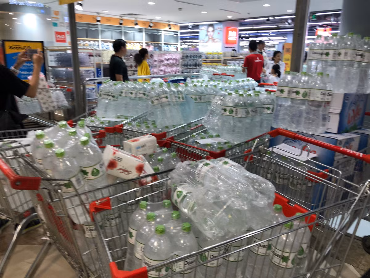 Với những đơn hàng lớn, siêu thị còn hỗ trợ đưa hàng đến tận nhà.