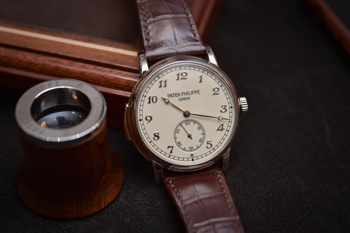 Độ chính xác cao, bộ máy bền bỉ; nguyên liệu quý hiếm từ vàng hồng, đá quý; phiên bản giới hạn; cơ chế phức tạp là những lý do khiến đồng hồ Thụy Sĩ Patek Philippe trở thành biểu tượng của giới thượng lưu.