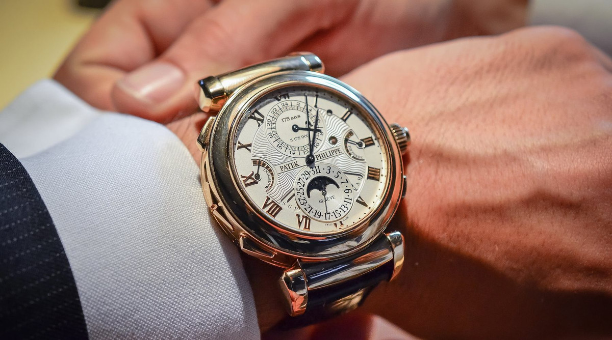 Ra đời từ năm 1839, ngay từ những ngày đầu tiên, Patek Philippe đã phục vụ cho tầng lớp quý tộc, những người giàu có. Chính sách bán hàng đó được giữ vững cho đến tận bây giờ.