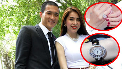 Trước đó, trong các dịp đặc biệt như kỷ niệm ngày yêu nhau hay ngày cưới...Công Vinh đã nhiều lần tặng quà xa xỉ cho Thủy Tiên. Ảnh: Dân Việt.