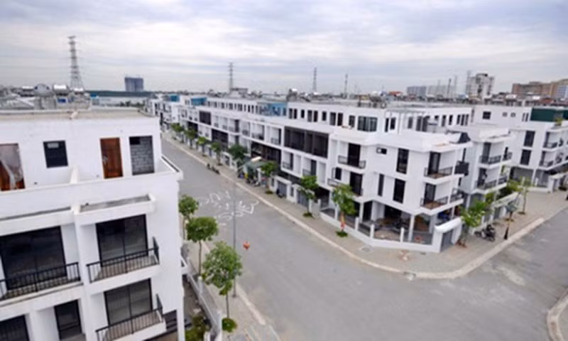 “Ong lon” Lung Lo 5, LILAMA Ha Noi... bi beu ten “chay i” no thue