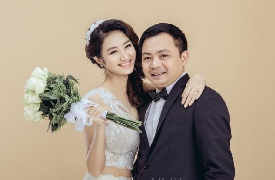 Sau khi đăng quang không lâu, Hoa hậu Bản sắc Việt toàn cầu 2016 Trần Thu Ngân cũng lên xe hoa với doanh nhân Doãn Văn Phương.