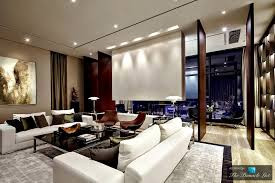 Khu vực ngoài trời rộng rãi có hồ bơi, nhìn ra khu đô thị sầm uất của Thâm Quyến. Tuy nhiên, giá của căn penhouse vẫn là một bí ẩn.