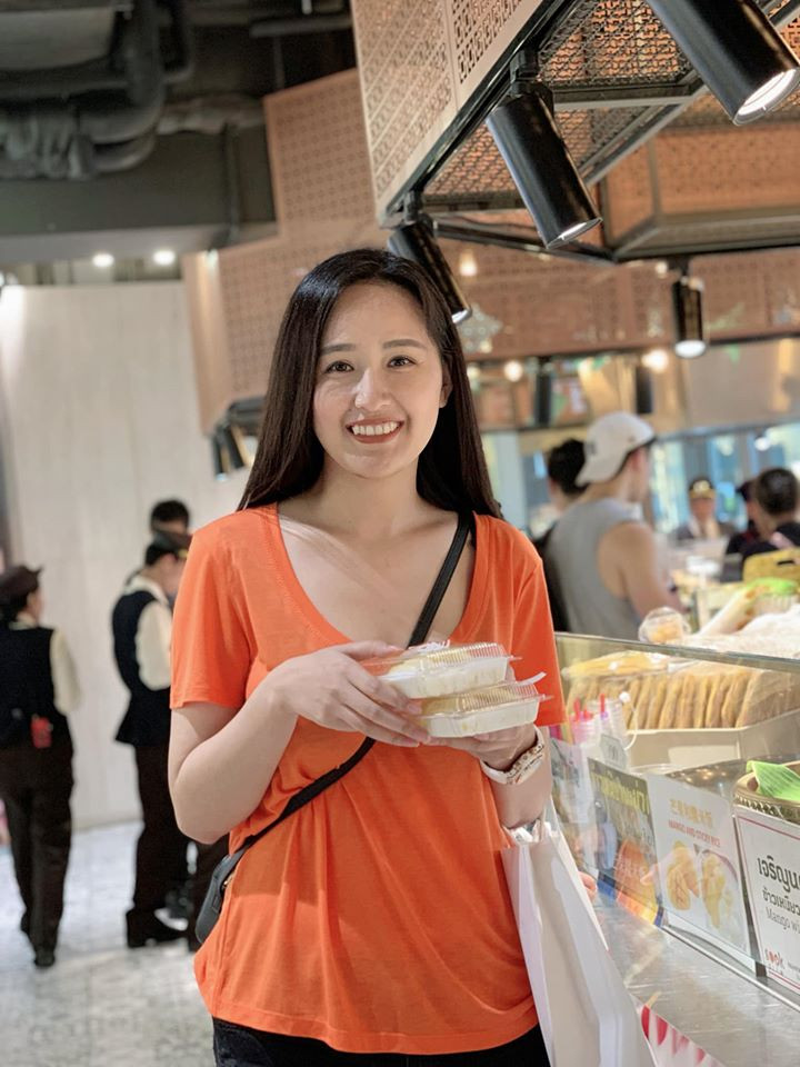 Chia sẻ trên trang cá nhân, Mai Phương Thúy cho rằng: "Chỉ những người mua giá 4X, 5X mới hiểu cảm giác của tôi lúc này, mọi người có phải đã chốt lời hết ở ga 6X? Tôi thì ôm đến 8X nha”.