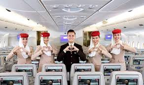 Ngoài ra, các tiếp viên hàng không Emirates còn phải quan sát, ghi chép lại sở thích của khách hàng thường xuyên đi để phục vụ một cách tốt nhất. Nguồn ảnh: Business Insider.