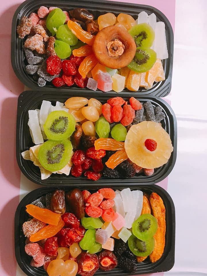 Ngoài mứt đóng hộp, khách có thể mua lẻ theo từng loại riêng biệt. Đáng chú ý, các loại mứt đều có giá khá rẻ.