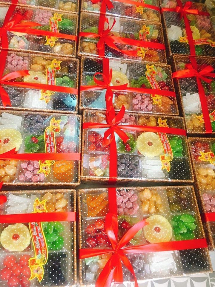 Trên chợ mạng, không khó để bắt gặp những bài đăng bán loại mứt trái cây được đóng sẵn vào khay/hộp với trọng lượng 500gram hay 250gram tuỳ vào yêu cầu của khách.