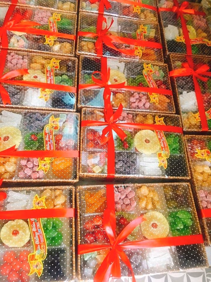 Trên chợ mạng, không khó để bắt gặp những bài đăng bán loại mứt trái cây được đóng sẵn vào khay/hộp với trọng lượng 500gram hay 250gram tuỳ vào yêu cầu của khách.