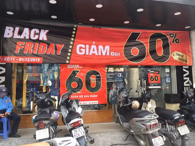 Muon kieu giam gia, khuyen mai hut thuong de ngay Black Friday