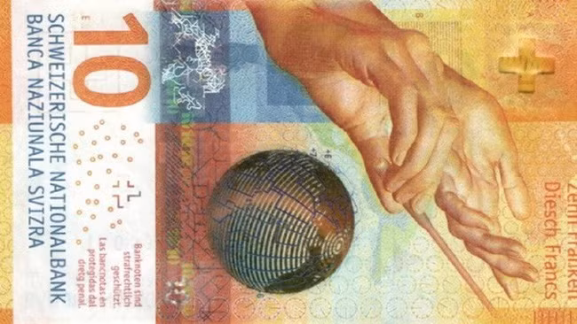 Tờ tiền 10 franc Thụy Sỹ được phát hành vào tháng 10/2017. Tờ tiền có màu vàng của tờ tiền 10 franc cũ, nhưng nhỏ hơn một chút so với tờ tiền cũ.