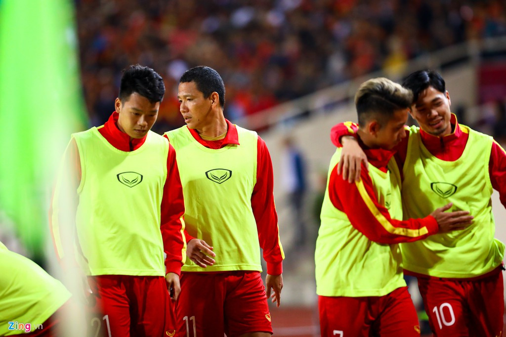 Anh ghi 4 bàn ở AFF Cup trong đó có pha lập công quyết định tại Mỹ Đình trước Malaysia, giúp tuyển Việt Nam lần thứ hai vô địch khu vực. Với các đàn em, Anh Đức là tượng đài của sự chuyên nghiệp và bền bỉ.