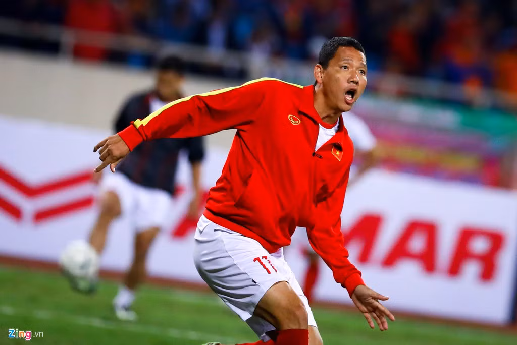 Tiền đạo của CLB Bình Dương nỗ lực trong bài tập dứt điểm. Nếu có một bàn vào lưới Thái Lan, ngày chia tay anh sẽ đẹp hơn.