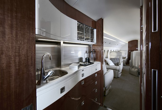 Khu vực vệ sinh sang trọng. Nguồn ảnh: Dassaultfalcon.