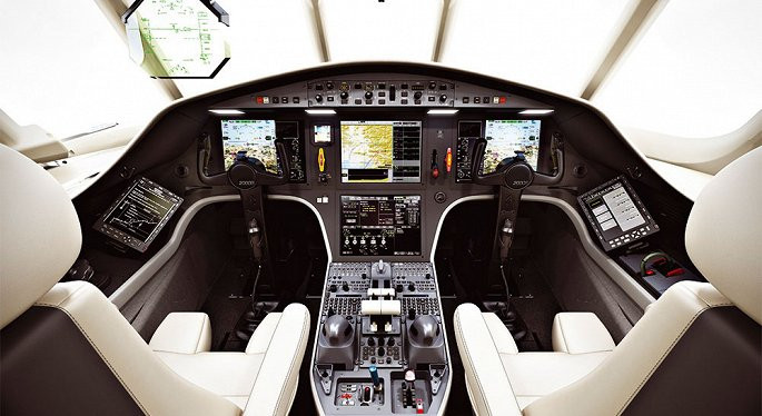 Khoang buồng lái hiện đại của Falcon 2000S.