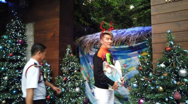 Thông qua những hình ảnh đăng tải, có thể thấy ngôi nhà của Mr Đàm được trang trí lộng lẫy, xa hoa tới choáng ngợp.