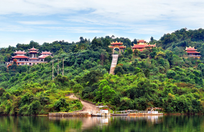 Chu Cty Pacific – Hoa Binh xin “lay dat lua” xay khu du lich tam linh 3.000 ty la ai?