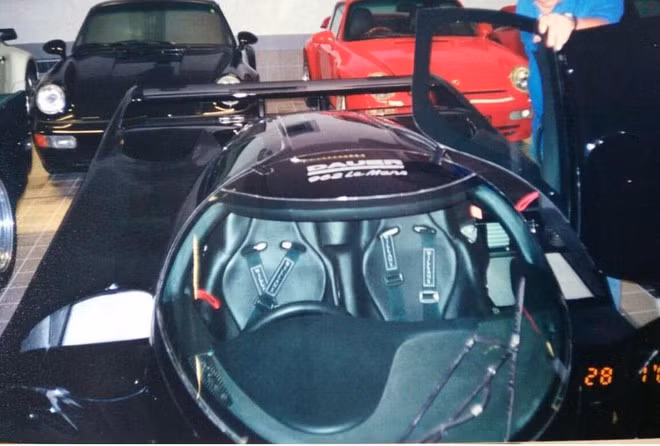 Sở hữu khối tài sản hàng chục tỷ USD, quốc vương Brunei không ngần ngại chi hàng trăm triệu USD cho sở thích sưu tập xe siêu sang và cực hiếm của mình. Ảnh: Carbuzz.