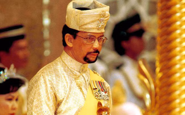 Là một trong những gia đình hoàng tộc giàu có nhất thế giới, Quốc vương Brunei Hassanal Bolkiah đang nắm trong tay lên tới hơn 20 tỷ USD. Ảnh: Getty Image.
