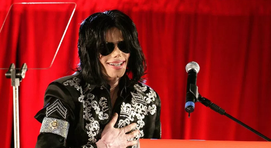 Thậm chí, Quốc vương Hassanal Bolkiah từng chi 14 triệu bảng Anh để mời "ông hoàng nhạc Pop" Michael Jackson tới hát trong bữa tiệc sinh nhật lần thứ 50 của mình. Ảnh: Getty.