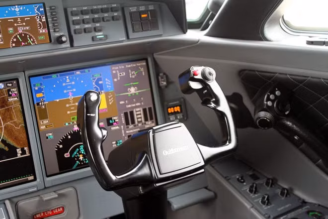 Được trang bị 2 động cơ Rolls-Royce, máy bay có tốc độ tối đa gần bằng tốc độ âm thanh và nhanh hơn các loại máy bay thương mại khác.