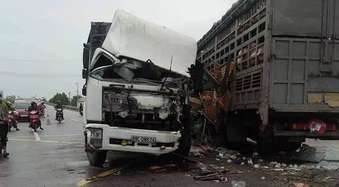 O to 5 cho chay tro khung tren QL45 khi cau dien tu binh ac quy khac tren duong