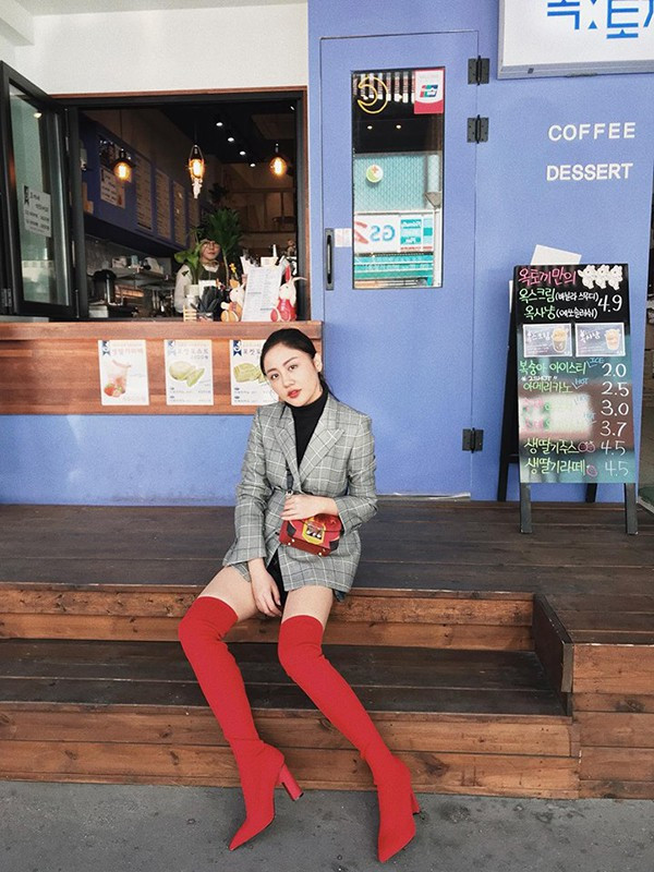 Nữ ca sĩ rất thích đi du lịch và mua sắm. Ảnh: Thời đại.