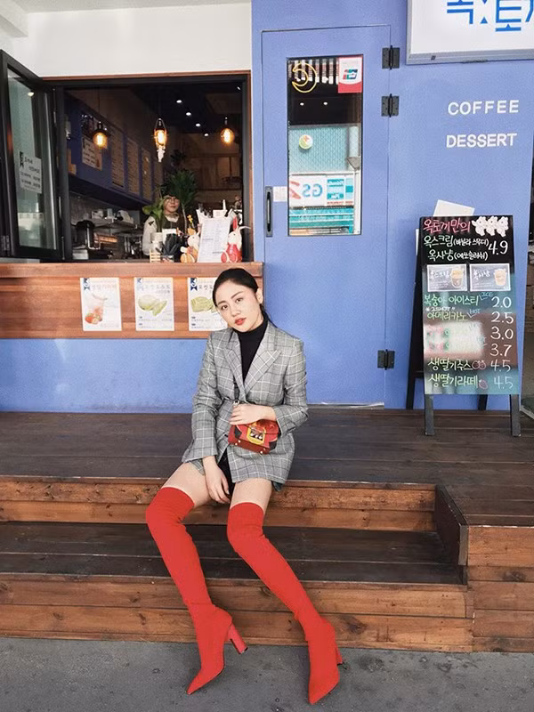 Nữ ca sĩ rất thích đi du lịch và mua sắm. Ảnh: Thời đại.