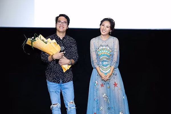 Tại buổi họp báo ra mắt MV "Lâu đài cát" cuối năm 2017, Văn Mai Hương tự tin diện váy trăm triệu của một nhà thiết kế trong nước. Ảnh: Thời đại.