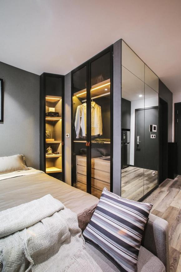 Phòng ngủ đơn giản và hiện đại với tủ âm.