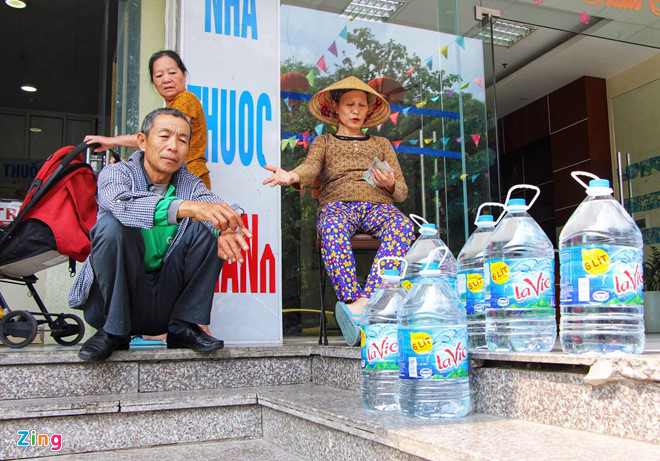 Chay hang nuoc loc dong chai