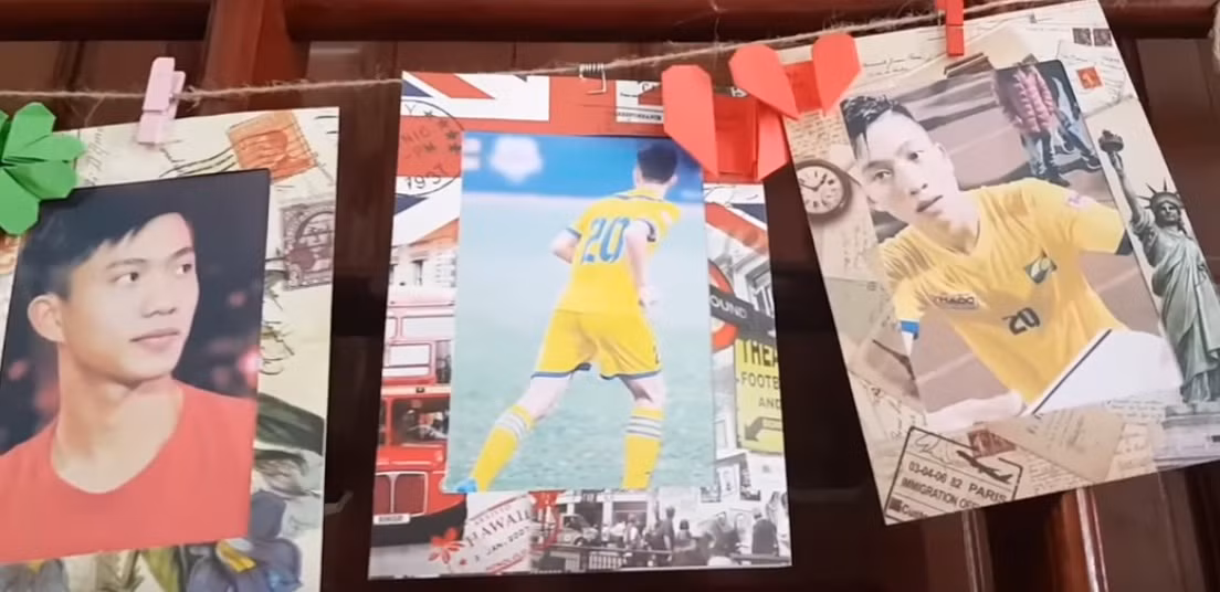 Bức hình của Phan Văn Đức được treo trên cửa sổ. Ảnh: Youtube.