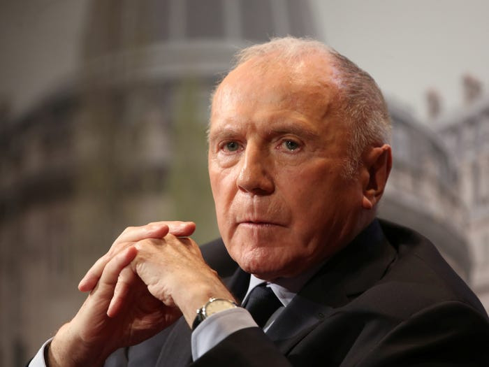 Francois Pinault, người sáng lập tập đoàn xa xỉ Kering, đã bỏ học khi anh 11 tuổi để làm việc trong xưởng gỗ của cha mình.