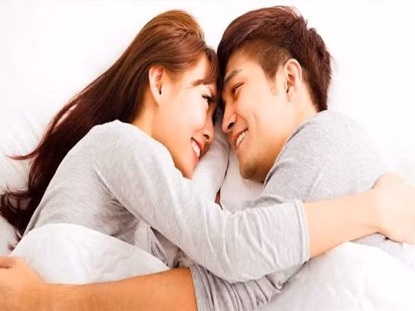 Thấy chồng tắm cả tiếng chưa ra, vợ hé cửa thấy thứ kinh hãi Thay chong tam ca tieng chua ra, vo he cua thay thu kinh hai