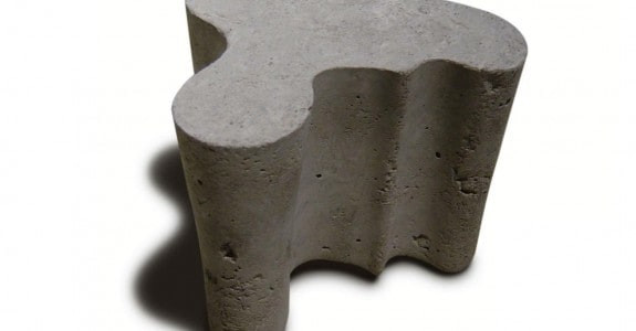 Miếng chặn cửa dành riêng cho giới nhà giàu nhìn xấu xí nhưng có giá đến 3.500 USD (gần 80 triệu đồng).