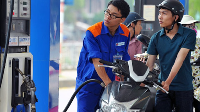 Gia xang dau dong loat giam 310 dong/lit tu 15h chieu nay