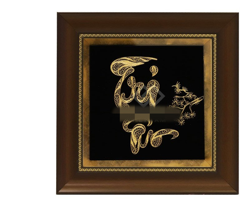 Tranh chữ Tri Ân mạ vàng giá 3 triệu đồng. Tri ở đây là tri thức, là sự hiểu biết tường tận. Còn Ân có nghĩa là ân tình, ân nghĩa, là ơn huệ. Ảnh: Golden Gift.