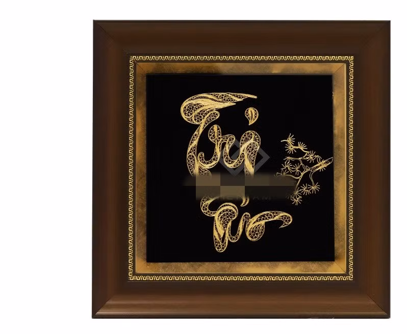 Tranh chữ Tri Ân mạ vàng giá 3 triệu đồng. Tri ở đây là tri thức, là sự hiểu biết tường tận. Còn Ân có nghĩa là ân tình, ân nghĩa, là ơn huệ. Ảnh: Golden Gift.