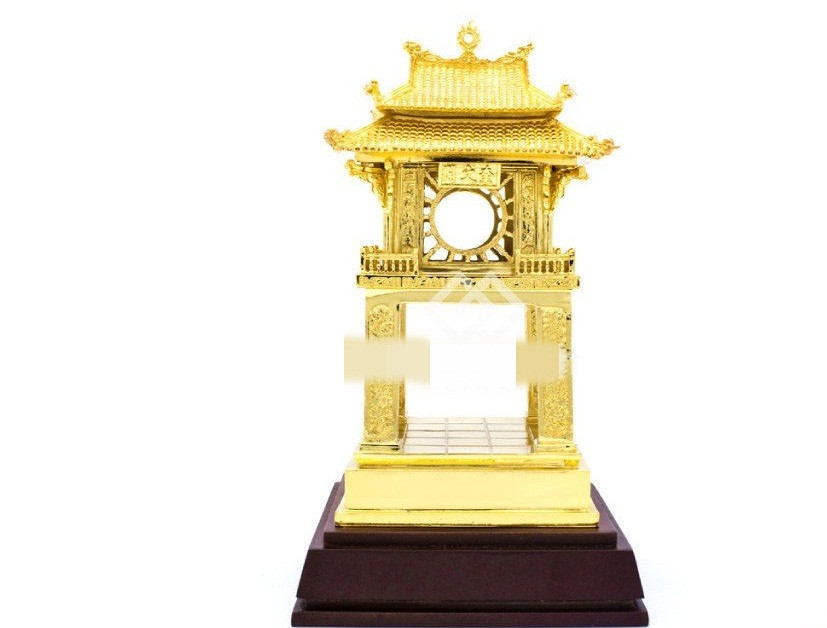 Đáng chú ý còn có mô hình Khuê Văn Các đúc bằng đồng vàng nguyên khối, bề mặt phủ vàng giá lên tới 24 triệu đồng. Khuê Văn Các là biểu tượng thể hiện tầm nhìn về giáo dục và mang đậm tinh thần khuyến học của đất nước. Ảnh: Golden Gift.