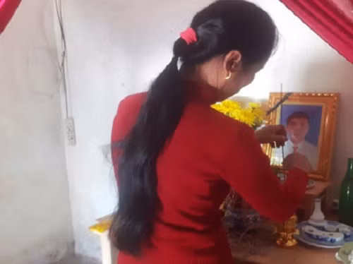 Gia dinh o Ha Tinh nhan tin con trai tu nan tai Anh-Hinh-2