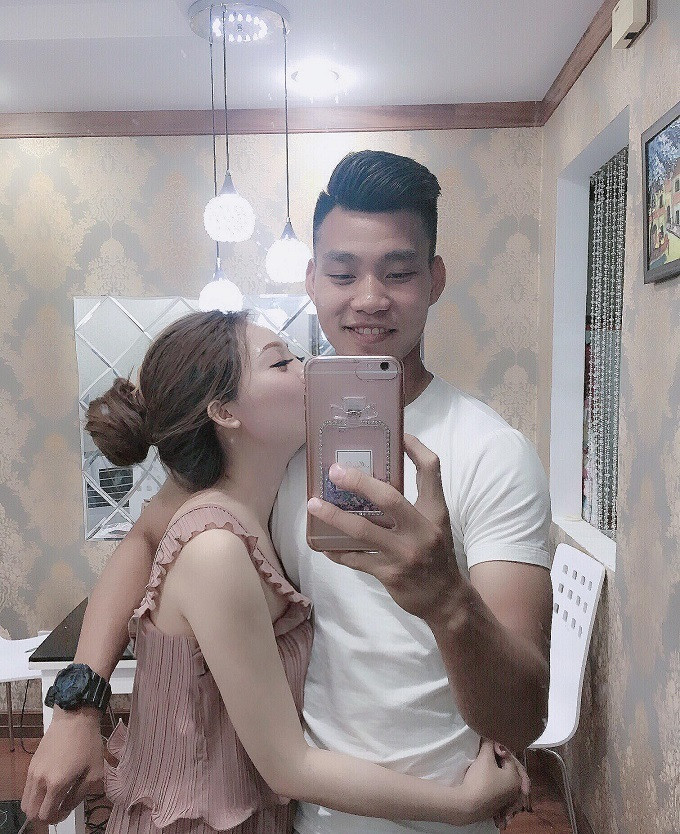 Bạn gái của tiền vệ CLB Hoàng Anh Gia Lai Văn Thanh là Phùng Bảo Trân. Ảnh: Vietnamnet.