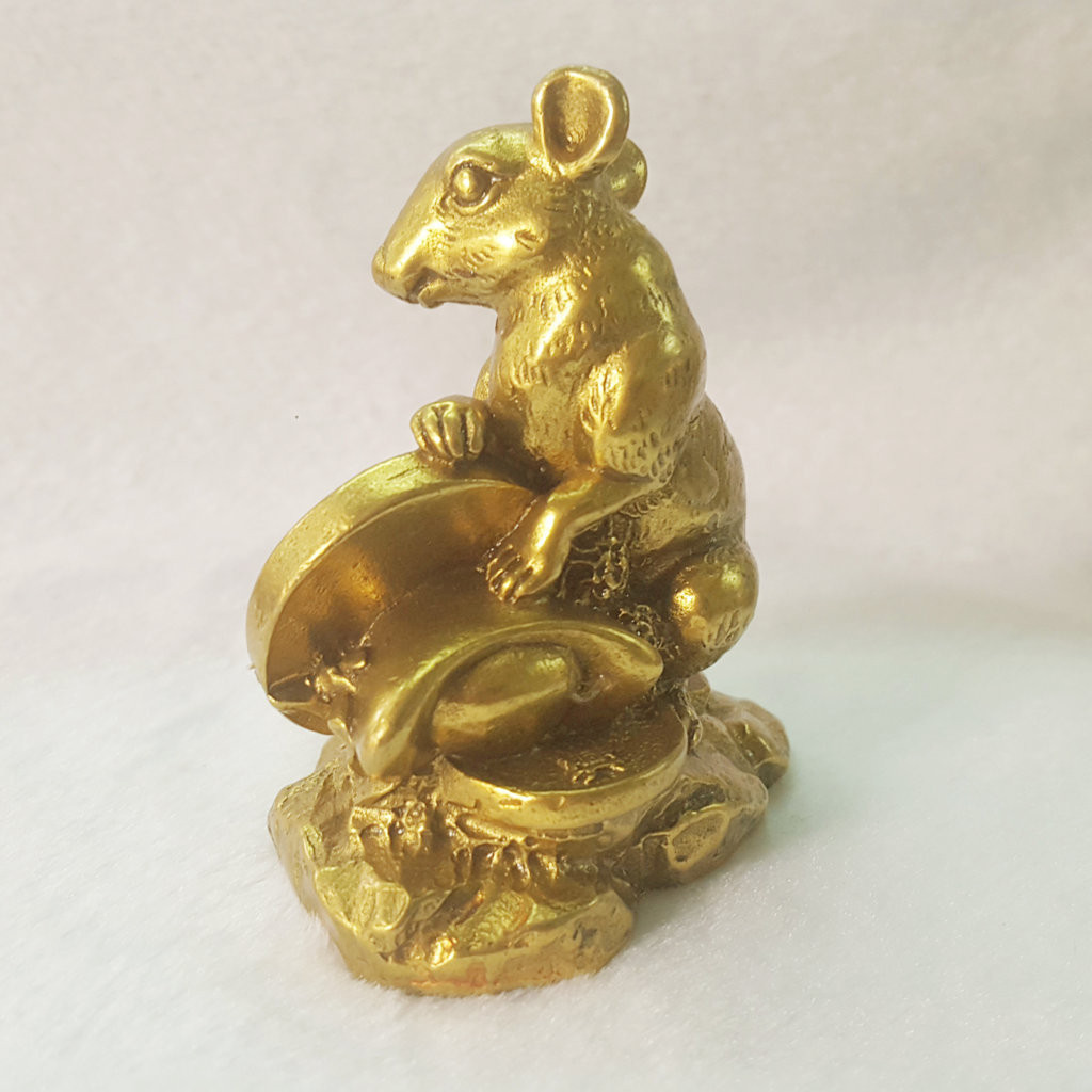 Đồ phong thủy cũng được nhiều người lựa chọn trong ngày đầu năm mới. Nguồn ảnh: Internet.