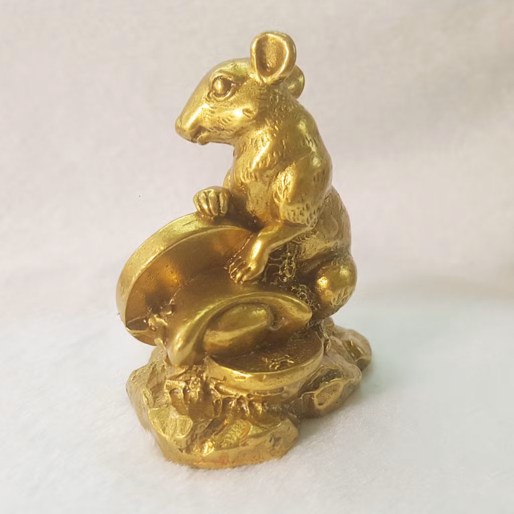 Đồ phong thủy cũng được nhiều người lựa chọn trong ngày đầu năm mới. Nguồn ảnh: Internet.