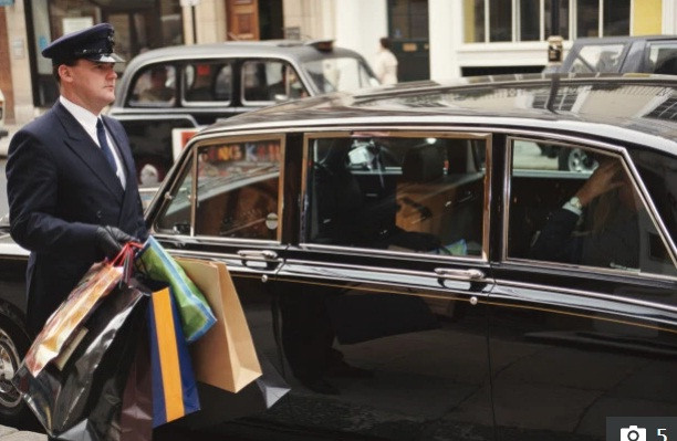 Theo tài xế này, một trong những phần khó nhất của công việc là chứng kiến cách các tỷ phú đối xử với vợ của mình.