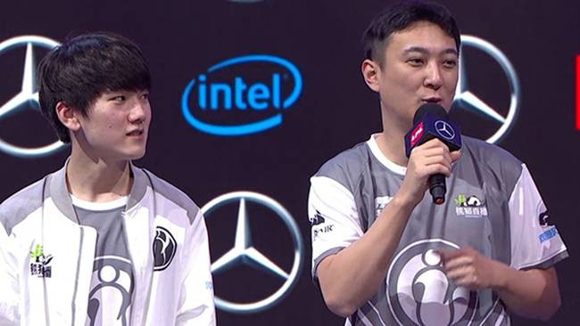 Năm 2011, Wang Sicong thành lập công ty esport (thể thao điện tử) chuyên chơi các game đối kháng có tên là Invictus Gaming (iG) và giành nhiều chức vô địch.