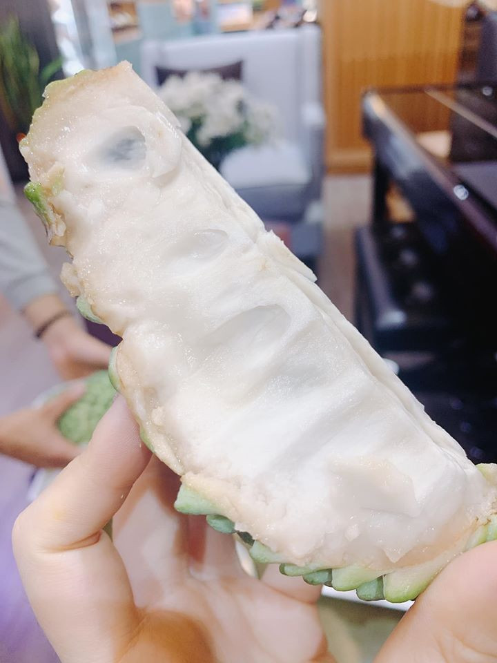 Điểm đặc biệt nhất của loại na này là khi ăn có mùi sầu riêng.