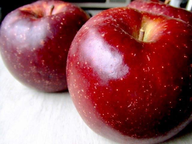 Táo Bạch Tuyết cũng là một loại trái cây Nhật Bản được nhà giàu Việt tìm mua dù giá bán tới 700.000 đồng/kg. Ảnh: Facebook.